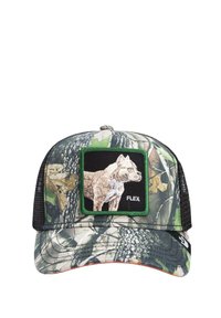 Schirmmütze im Camouflage-Muster mit einem Netzrücken, flachem Schirm und einem gestickten Patch eines Wolfs. Die Farben umfassen Grün, Grau und Braun mit einem strukturierten Design.