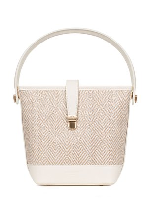 Sac à main tissé beige et blanc avec motif en losange, garniture en cuir blanc, poignée unique supérieure, et fermeture à clip dorée à l'avant.