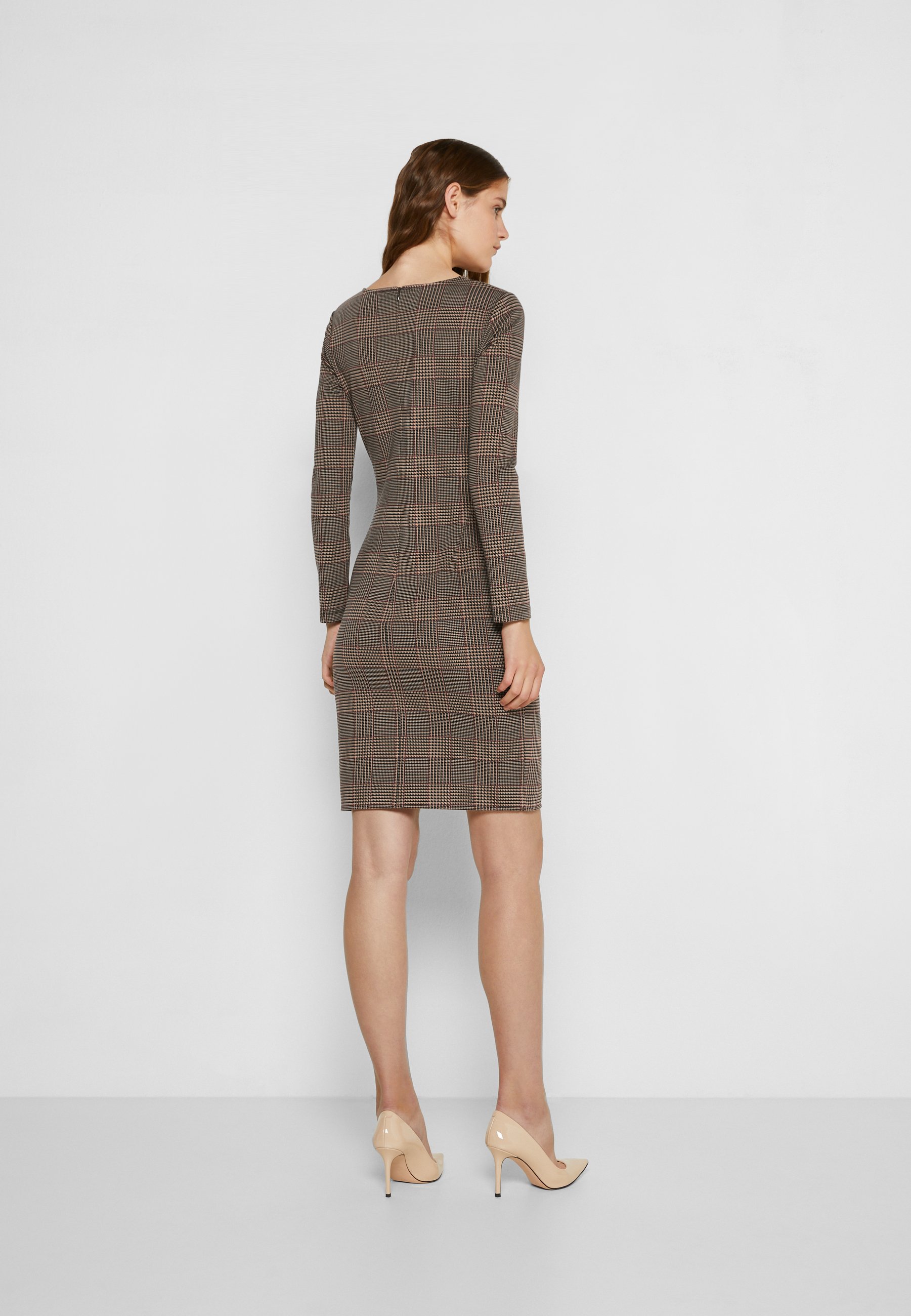 robe fourreau classe