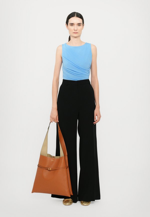 NESSA - Handbag - caramel2