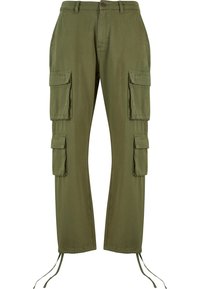 Oliivrohelised cargo püksid, mis on valmistatud puuvillast, nelja suure taskuga, nööriga hemis ja nööbi sulgemisega vööl.