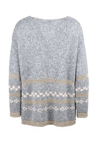 Grauer gestrickter Pullover mit Rundhalsausschnitt, versehen mit cremefarbenen und goldenen horizontalen Streifen und Mustern am Saum und den Bündchen.