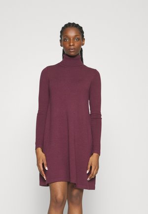 Vero Moda Petite VMHAPPINESS ROLLNECK DRESS - Strikket kjole - wine tasting