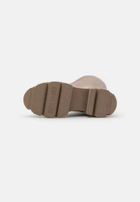 Steve Madden Botas con plataforma - beige