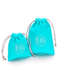 Türkisblaue Schmuckbeutel, einer groß und einer klein, mit silbernen Kordeln. Jeder Beutel zeigt das Logo "Elli" prominent.