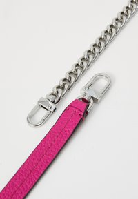 MICHAEL Michael Kors BRYANT XBODY POUCHETTE - Käekott - wild berry
