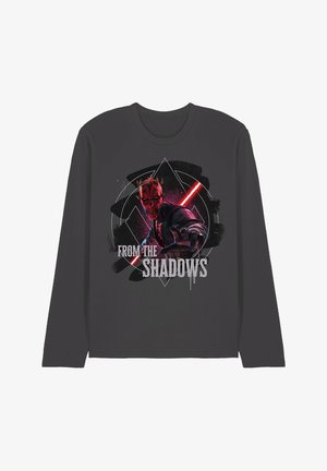 Dunkelgraues Langarmshirt mit einer rot-schwarzen gehörnten Figur, die ein rotes Lichtschwert hält, der Text lautet "AUS DEN SCHATTEN."