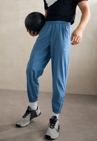 Nike Performance HYVERSE - T-Shirt sport - black/white