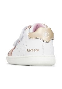 Sneaker bianca in pelle con accenti in suede rosa, dettagli perforati, cinturino regolabile e hardware dorato con il logo Falcotto.