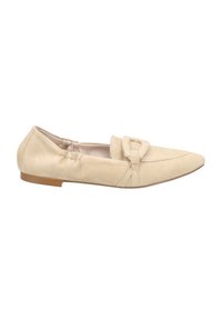 Beige Wildleder Slipper mit spitzer Zehenform, dekorativem Knotendetail auf dem Obermaterial, elastischen Seitenpaneelen und flacher Sohle.