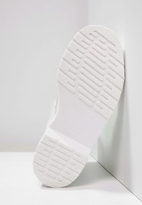Dr. Martens Botines con cordones - white