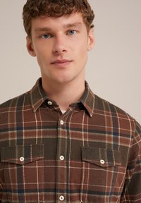 WE Fashion THE KNITTED - Marškiniai - brown