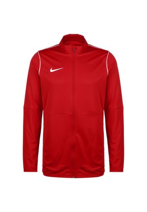 Rode Nike-jas met hoge kraag, ritssluiting aan de voorkant, witte accenten langs de mouwen en logo op de linkerborst. Glad, lichtgewicht materiaal.