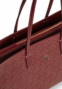 Tommy Hilfiger MONOPLAY - Shopping bag - rouge