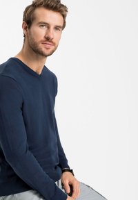 bonprix MIT V-AUSSCHNITT - Maglione - blue