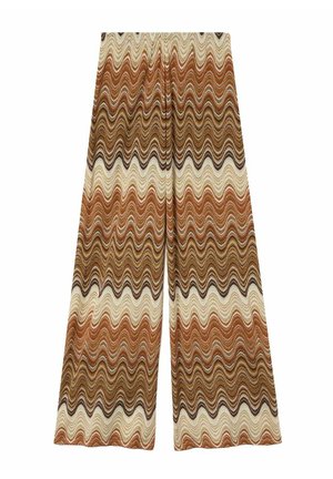 Pantalon à jambes larges avec motif zigzag ondulé multicolore dans des teintes de marron, beige et crème sur fond blanc uni.