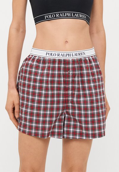 Rode en witte geruite shorts met een witte tailleband waarop de tekst "POLO RALPH LAUREN" staat. Zachte stof, knoopsluiting en een relaxed fit.