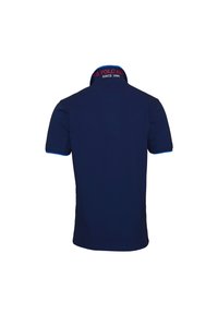 Marineblaues Poloshirt aus Baumwolle mit geripptem Kragen, der den roten und wei ßen Schriftzug "U.S. POLO ASSN." trägt, kurzen Ärmeln und einer taillierten Passform.