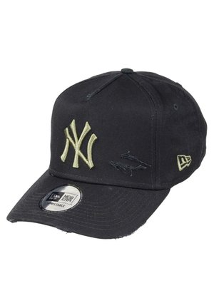 New Era, YORK YANKEES DISTRESSED A FRAME TRUCKER - Cap - schwarz