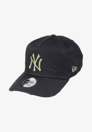 New Era, YORK YANKEES DISTRESSED A FRAME TRUCKER - Cap - schwarz