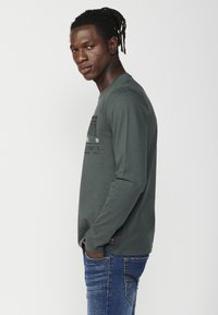 Koroshi Top dugih rukava - verde oscuro   dark green