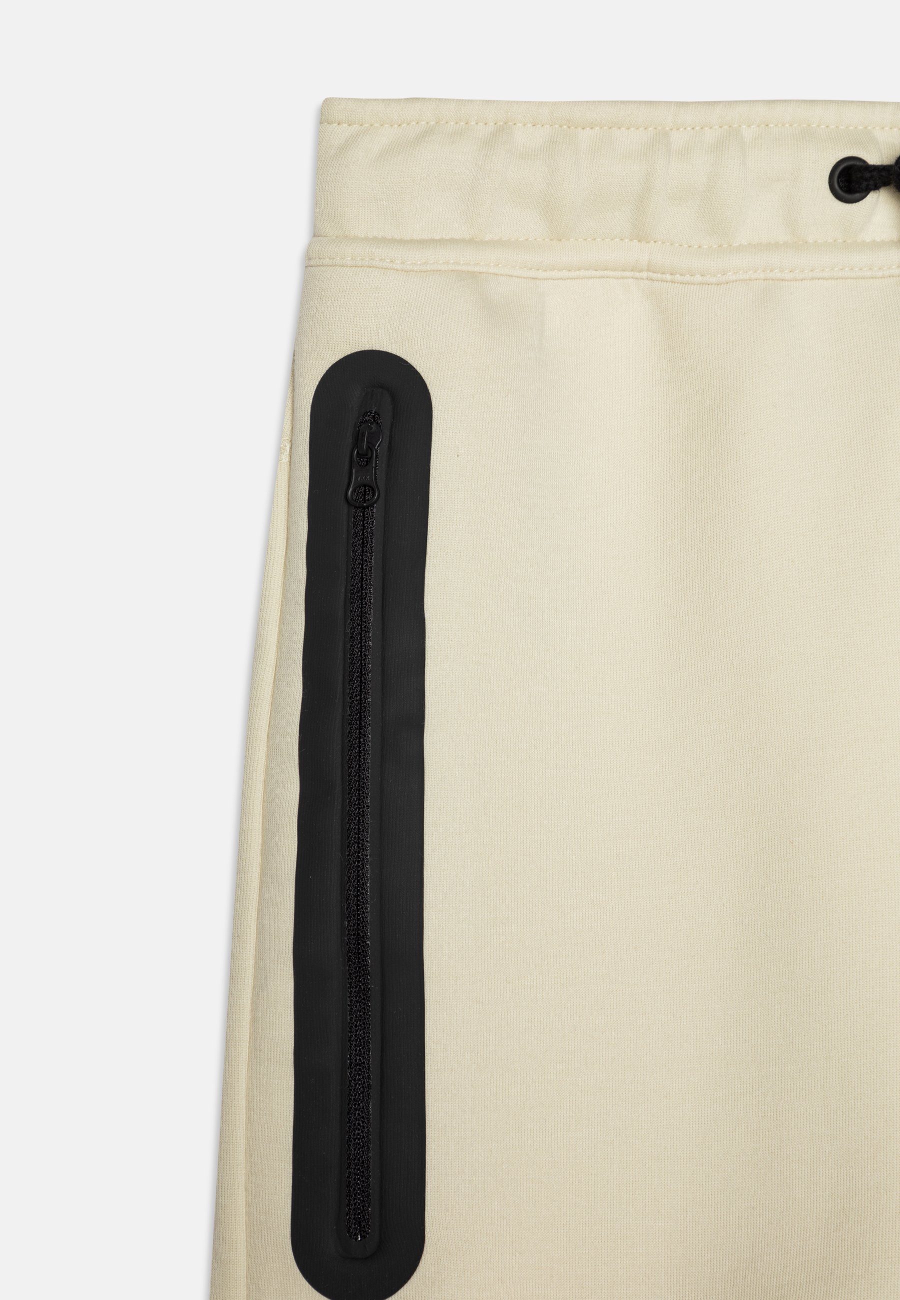 nike tech fleece pants short