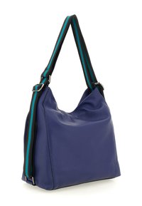 Borsa a tracolla in pelle blu con forma morbida. Dotata di una tracolla a righe multiple nei colori nero, verde e marrone. Texture liscia, hardware minimale.