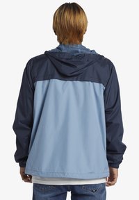 Quiksilver OVERCAST - Neperpučiamoji striukė - blue