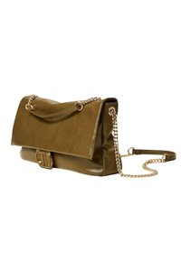 Lederhandtasche in Olivgrün mit klarer Form, Ketten- und Ledergriff sowie einer auffälligen goldfarbenen Schnalle auf der Vorderseite.