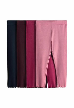 Vier Paar gerippte, kurze Leggings in Marineblau, Dunkelburgunder, Dunkelrosa und Hellrosa, nebeneinander auf weißem Hintergrund angeordnet.