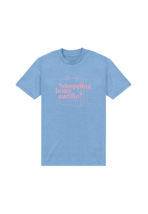 Blaues kurzärmeliges T-Shirt mit rosa Schriftzug und Umrissen von Einkaufstaschen mit dem Text "Shopping ist mein Cardio."