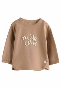 Sweat-shirt marron avec "milk club" brodé en blanc. Il dispose d'un col rond, de manches longues et de détails de boutons-pression à l'épaule.