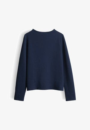 Marineblauwe lange mouwen trui van een gestructureerde stof, met een ronde halslijn en een rechte zoom, van achteren getoond op een witte achtergrond.