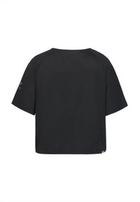 Svart kortärmad T-shirt med avslappnad passform, med en texturerad mönster och raglanärmar. Diskret branding på vänster ärm.