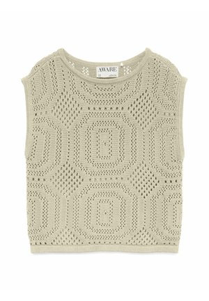 Vestă tricotată fără mâneci, de culoare bej deschis, cu model geometric decupat și guler rotund, etichetată „AWARE” la ceafă.