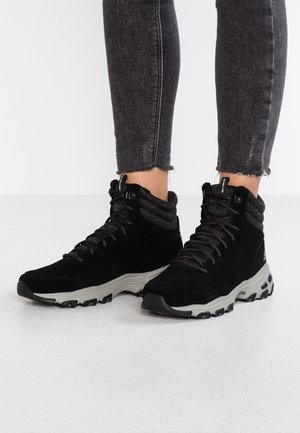 Snørestøvletter - black