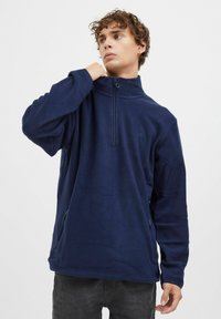 Unausgewählt, navy blazer