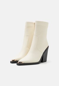 Simmi London DECLAN - Bottines à talons hauts - white