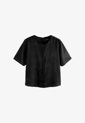 Musta lyhythihainen paita, jossa on teksturoitu pinta ja pyöreä kaula-aukko. Keskellä sauma ja napitus takana.