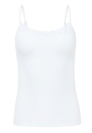 Witte cami met verstelbare spaghettibandjes, kantafwerking langs de halslijn, zachte stof, getailleerde pasvorm en geen zichtbare naden.