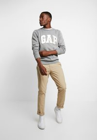 GAP ORIGINAL ARCH CREW - Camisola - charcoal grey