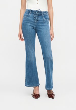 ONLY Petite ONLPOWER MID TILE - Flared jeans - medium blue denim