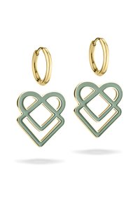 Gouden creolen met mintgroene hartvormige pendanten voorzien van geometrische uitsparingen en omlijningdetails. Glad oppervlak, lichtgewicht ontwerp.
