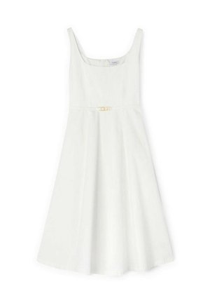 Rochie albă fără mâneci, cu decolteu pătrat, detalii tăiate la talie și fustă evazată. Material neted cu o tekstură subtilă.