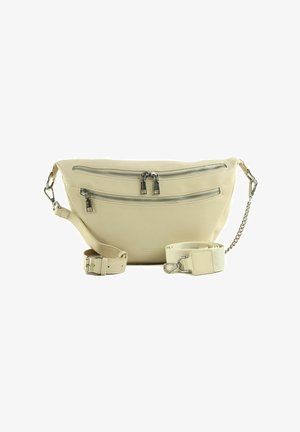 Sac bandoulière en cuir beige avec deux poches à fermeture éclair, sangle en tissu ajustable et ferrures argentées. Texture lisse et forme contemporaine.