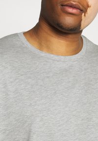Pier One 5 PACK - Camiseta básica - khaki/grey/dark blue