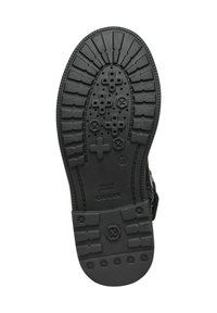Suola di scarpa in gomma nera con un motivo testurizzato caratterizzato da disegni circolari e incrociati, etichettata con "GEOX" e "PATENTE ITALIANA."