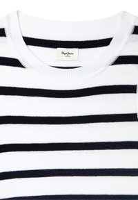 Valge ja tumesinise triibuga kootud särk, millel on ümar kaelus. Kaeluse juures on kudumine, kus on kiri "Pepe Jeans London". Tekstuur on sile.