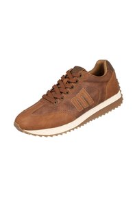 Zapatilla de cuero marrón con detalles perforados, suela blanca gruesa, cordones marrones y logo en relieve en el costado.