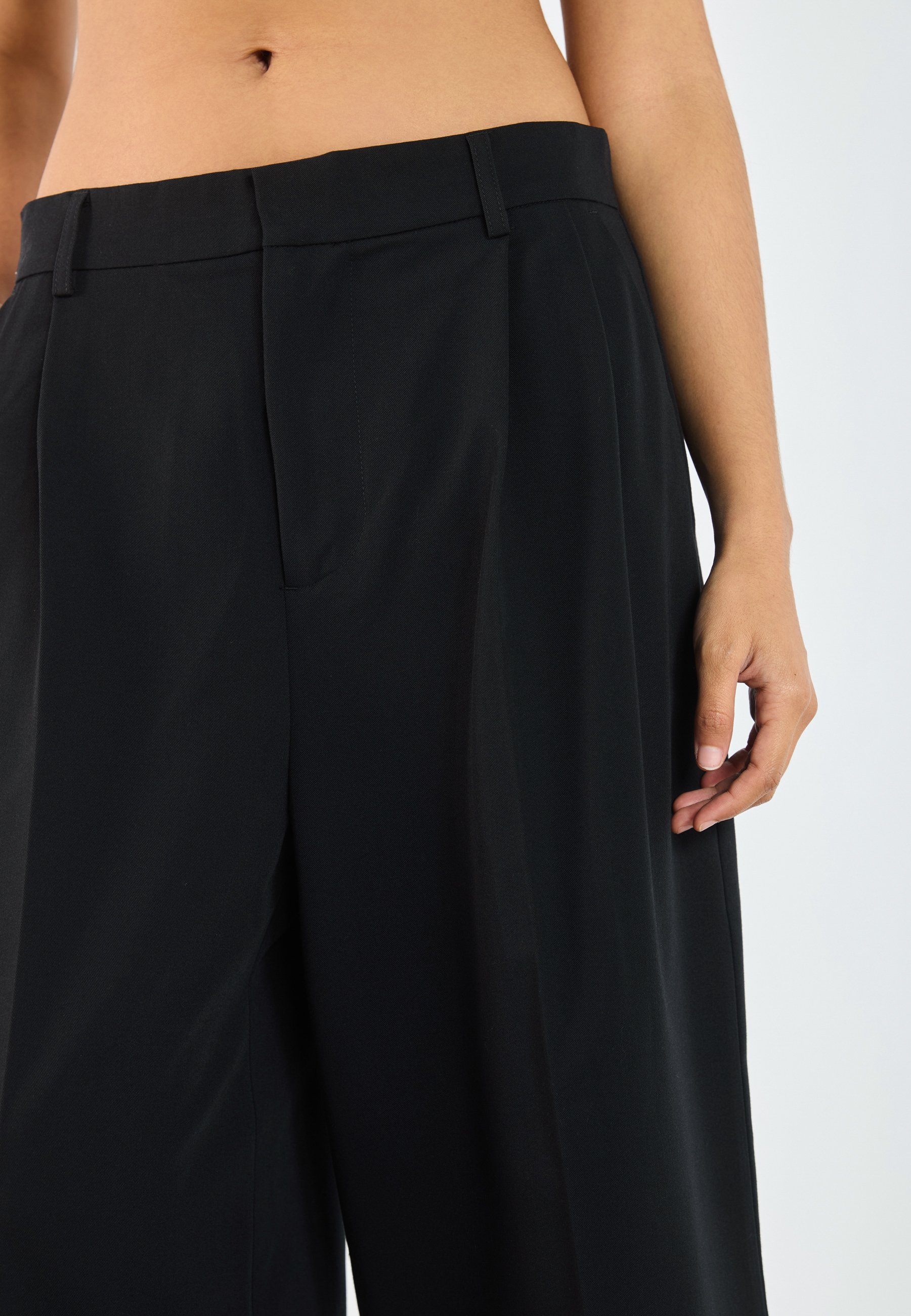 【YOURNUS】Suiting Wide Training Pants YOURTURN UNISEX - Trousers - black - Zalando